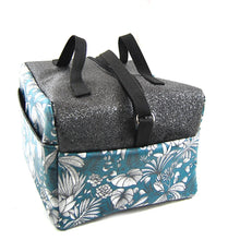 Charger l'image dans la galerie, Vanity XXL/ Lunch bag isotherme "Fleurs tropicales" dessus paillette noir en 20x30x25 (Disponible de suite)