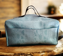 Charger l'image dans la galerie, Mallette Infirmière Libérale XL 25x45x25 en Dragon bleu ciel (Livraison MAI 2026) https://bb-bullyshop.com