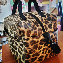 Charger l&#39;image dans la galerie, Mallette Infirmière Libérale Pippin 25x35x25 en simili &quot;Léopard&quot; (Livraison JANVIER 2026)