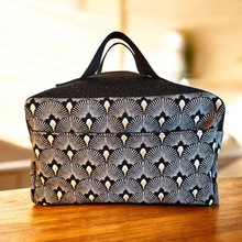 Charger l'image dans la galerie, Vanity XXL en jacquard "Eventail noir et or"/ dessus simili paillette noir en 20x30x25 (Livraison MAI 2026) https://bb-bullyshop.com
